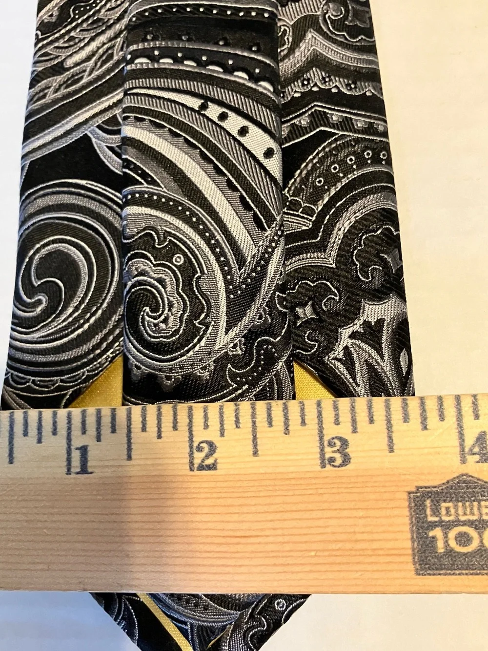 Men's Black Paisley Silk Tie - Elegant Silver Pattern